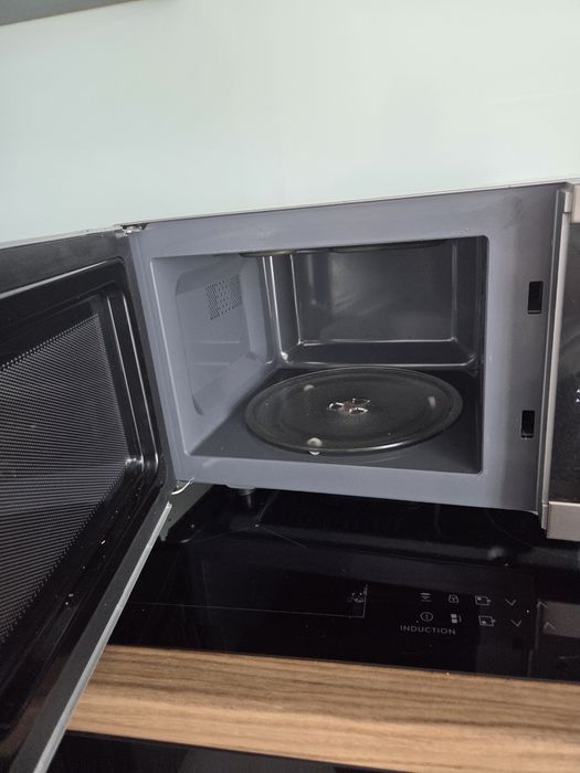 Kuchenka mikrofalowa Electrolux EMS20300OX