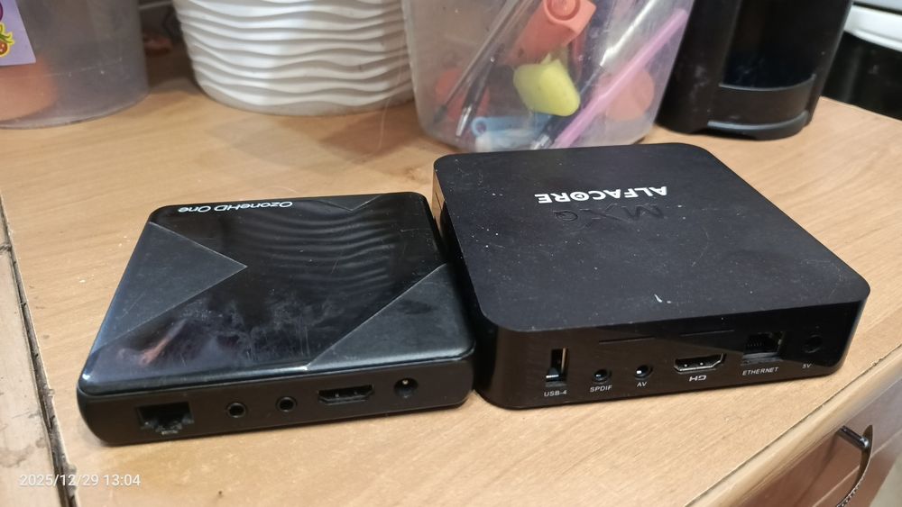 Андроїд приставки 2шт тащо меньше робоча  а друга  перезавантажується