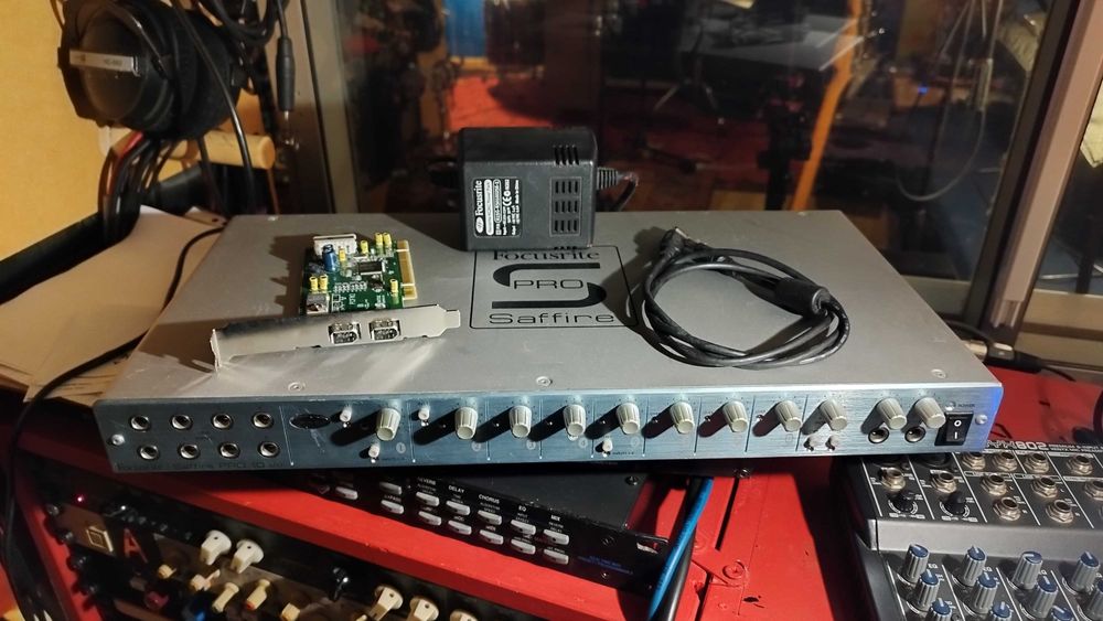 Microfones e material de estúdio/palco: AKG, Focusrite, Sennheiser etc64553319979777123