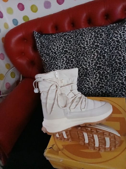 Botas fabulosas forradas a pelo são peça unica