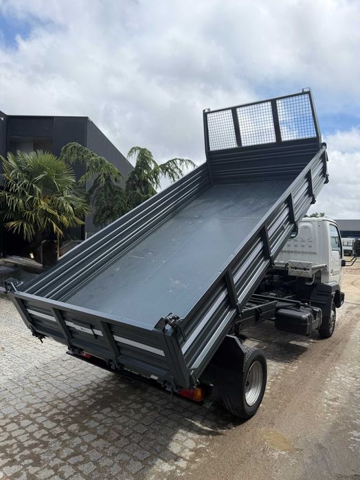 Carrinha nissan cabstar tribasculante