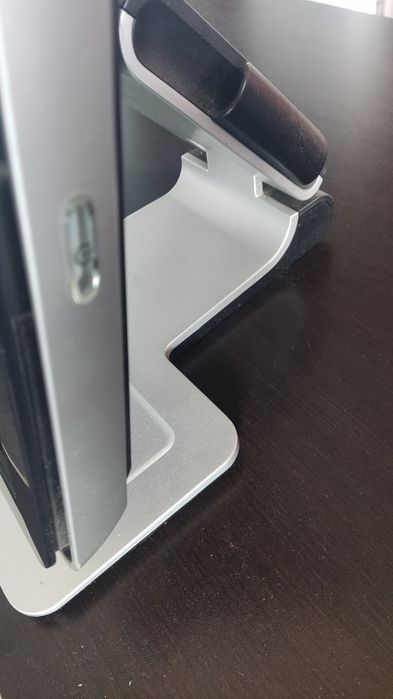 Monitor HP w2207h gratis 2 zestawy HP Easy Clip. 1680x1050, pivot, usb