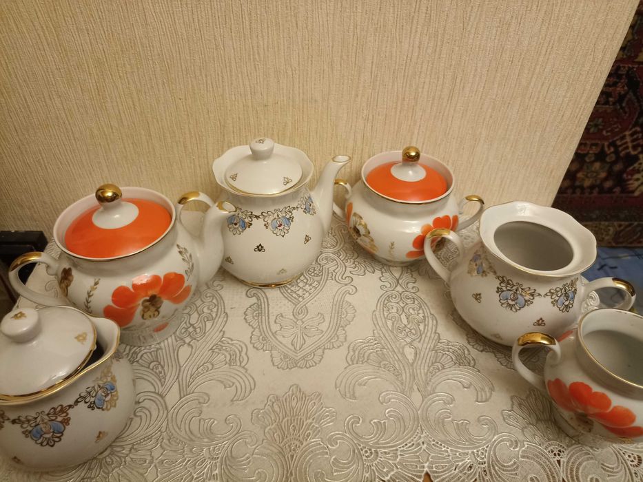 Сервис из чайников 150 грн за 3 оранжевых