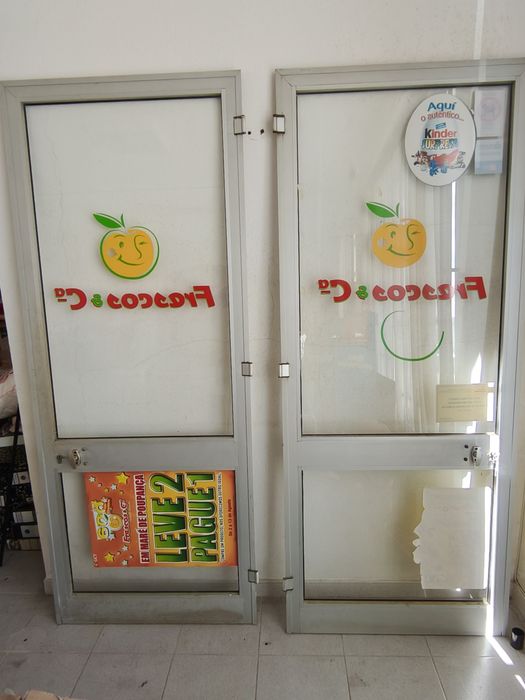 Porta de Alumínio com Vidro