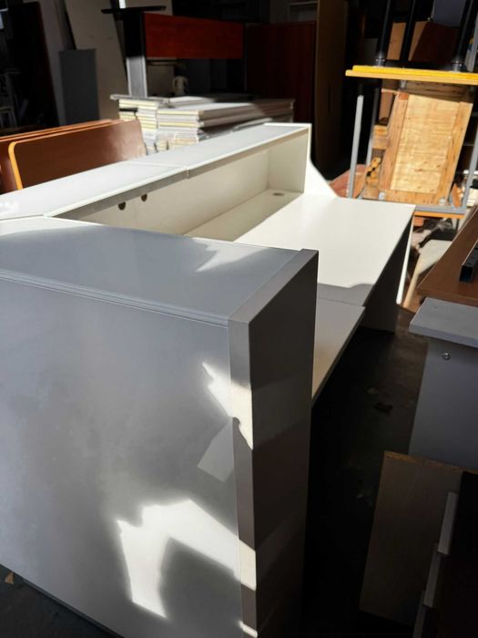 Recepcja biała połysk szkło lakierowAne oświetlenie LED recepcje biuro