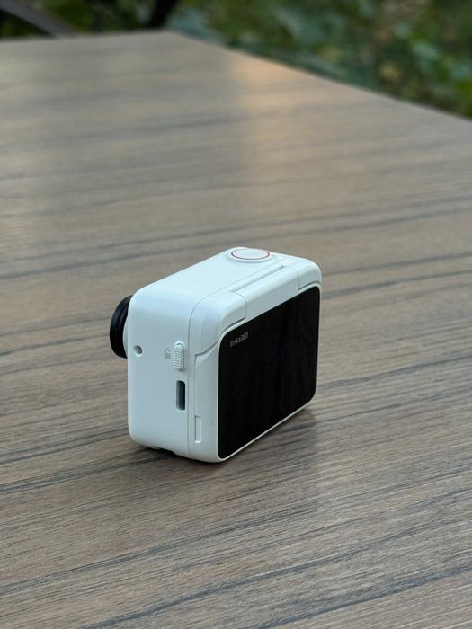 Insta360 GO 3 128GB екшн-камера повний комплект з кріпленнями