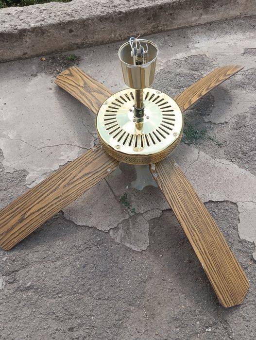 Вентилятор потолочный с люстрой