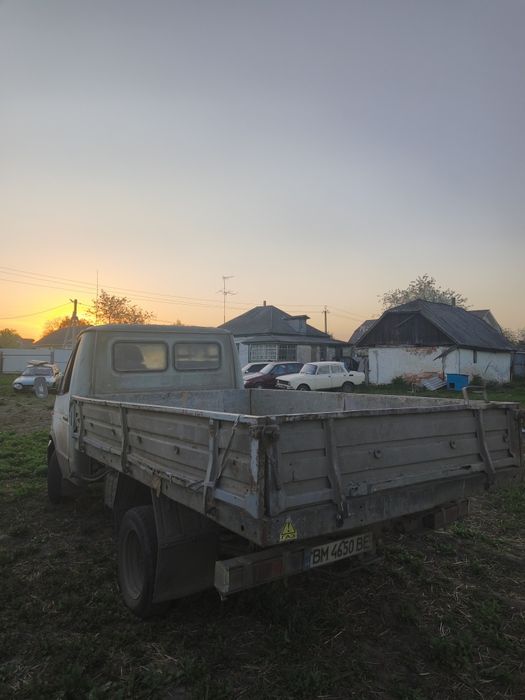 Газель бортова на повному ходу