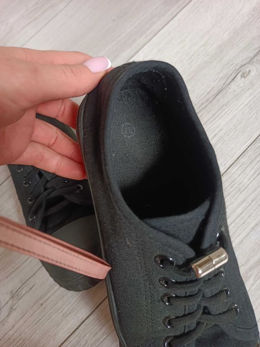 Trampki, tenisówki, buty sportowe czarne rozm 37 elastyczne sznurówki