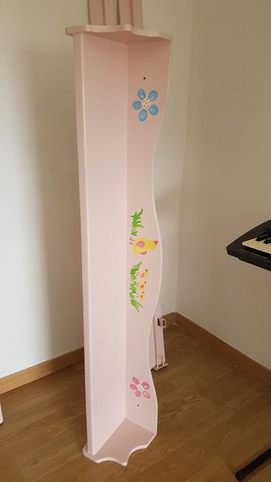 Prateleira pintada a mão