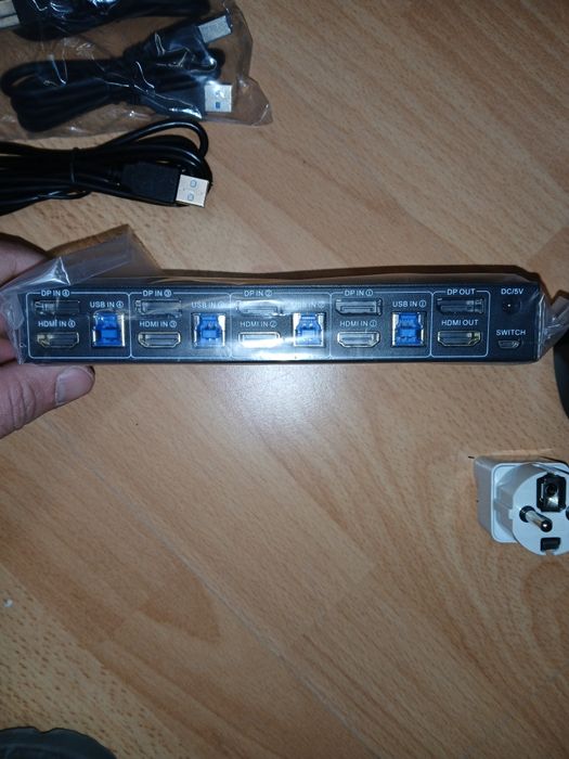 KVM Switch 4×2 4kHdmi+Dp Usb3.0
