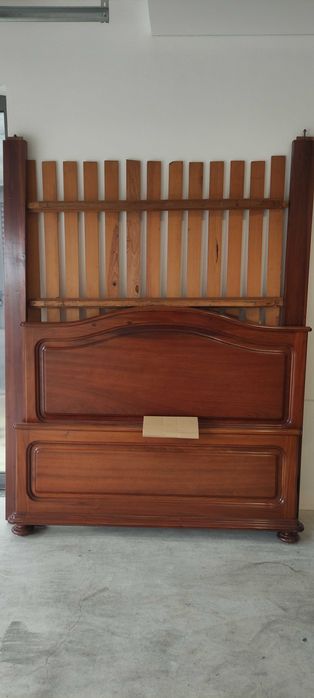 Cama de casal em mogno como nova