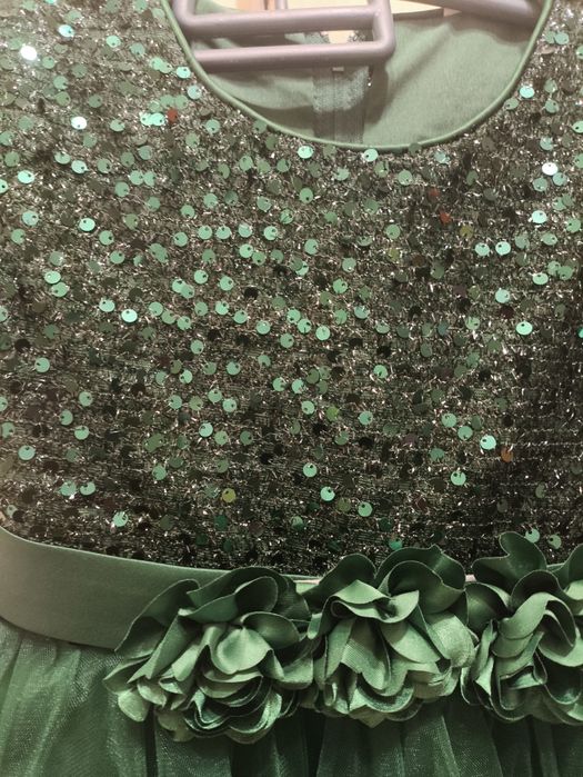 Сукня на дівчинку на 5-6 років