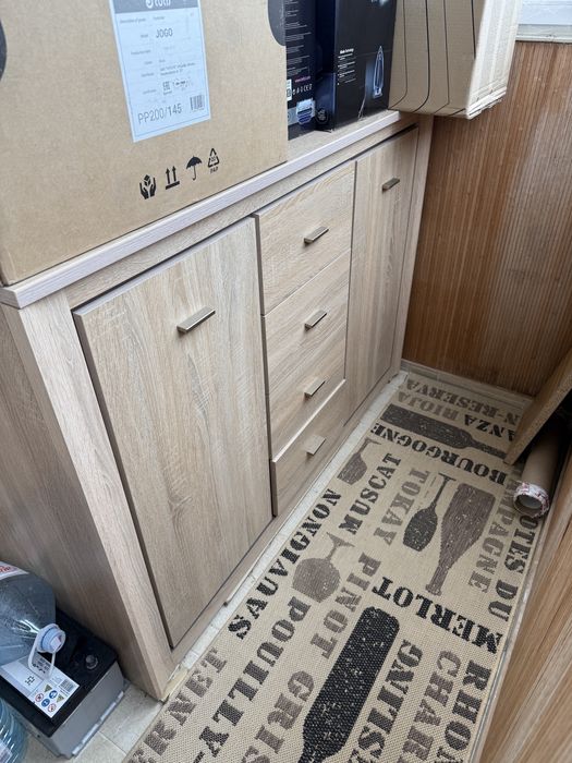 Комод з шухлядами і полицями (шафа)