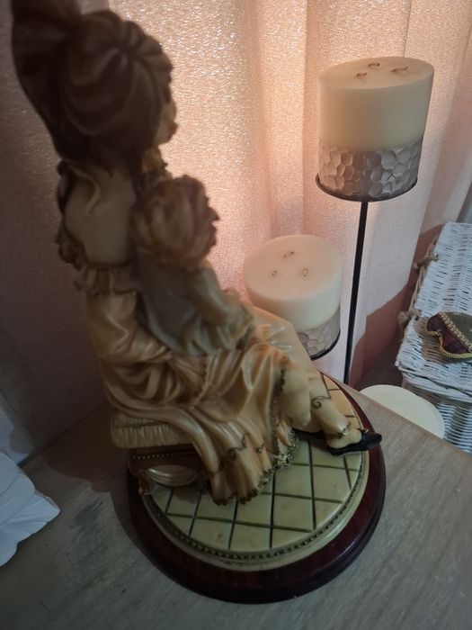 Estátua em Marfinite