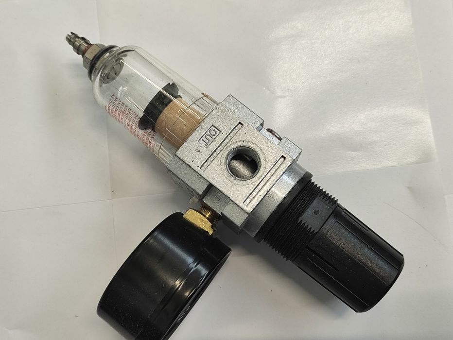 Separator reduktor ciśnienia z manometrem