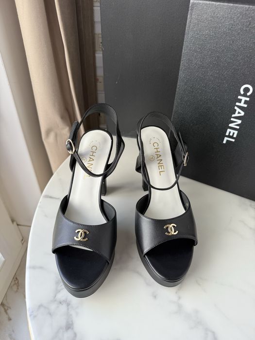 Sandały Chanel black leather