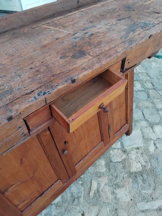 Antigo banco de carpinteiro