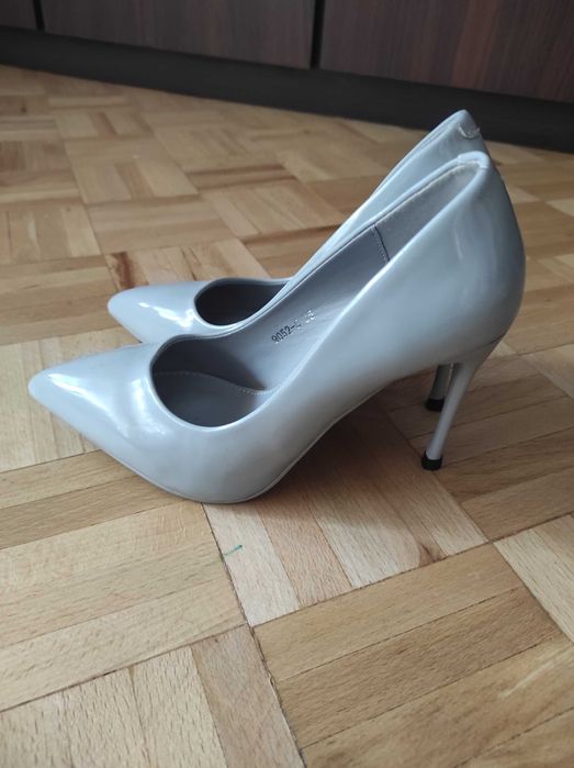 Szare szpilki Balada