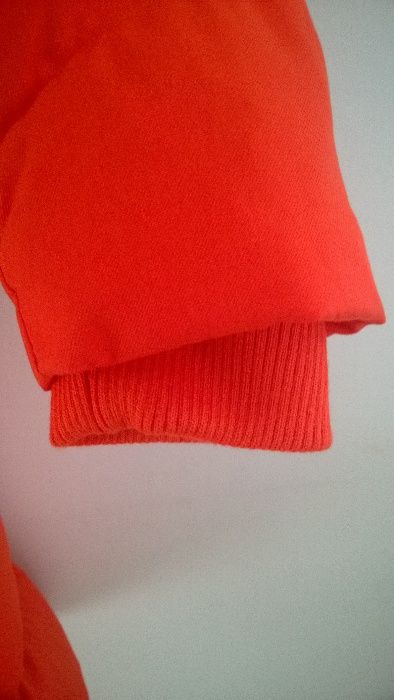 Pomarańczowa kurtka puchowa firmy Giordano