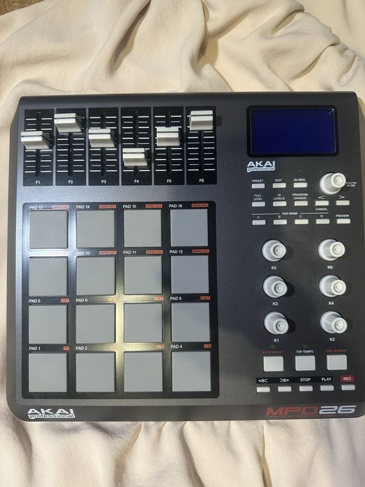 MIDI-контролер AKAI MPD 26 для тих, хто ще вірить шо можна заробити музикою :)