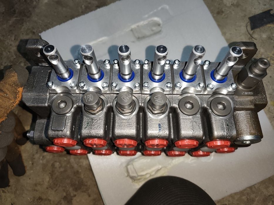 Розподільник маніпулятора Секційний гідророзподільник Akon KV176