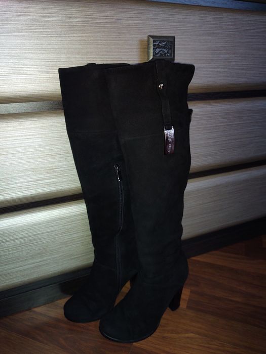 Натуральні замшеві чоботи