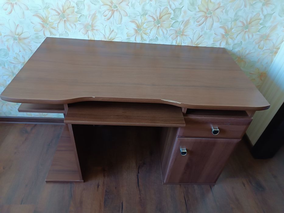 Стол письменный, компьютерный, офисный