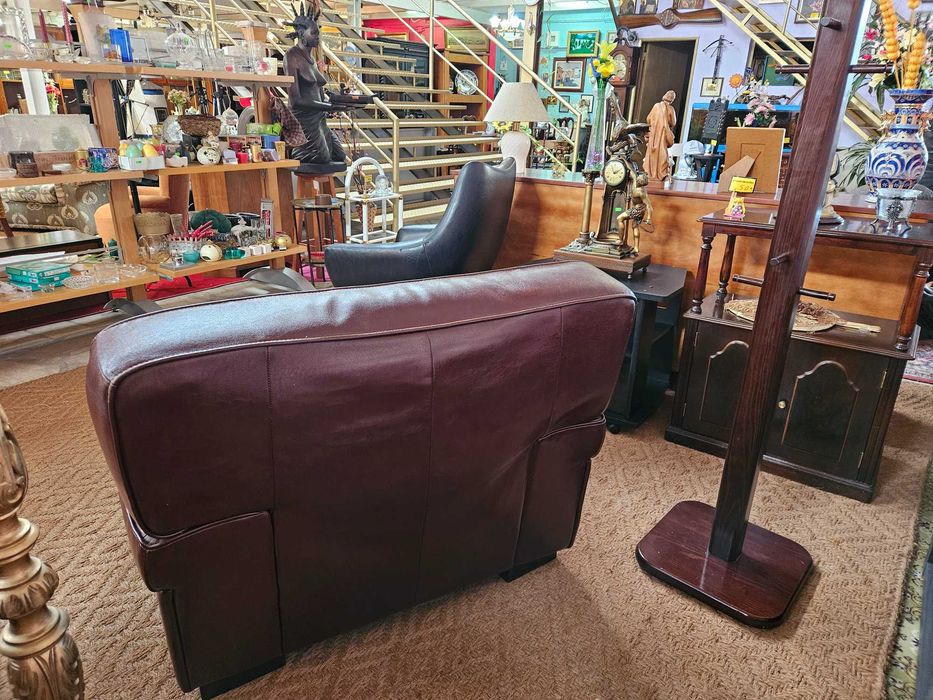 Grande sofá individual em pele - óptimo estado geral