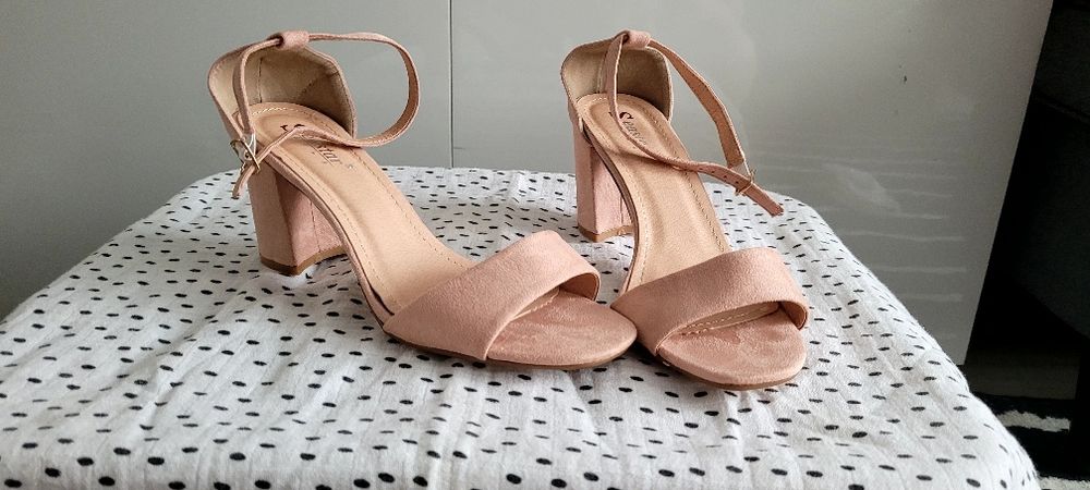 Buty z odkrytymi palcami na obcasie NOWE rozmiar 39