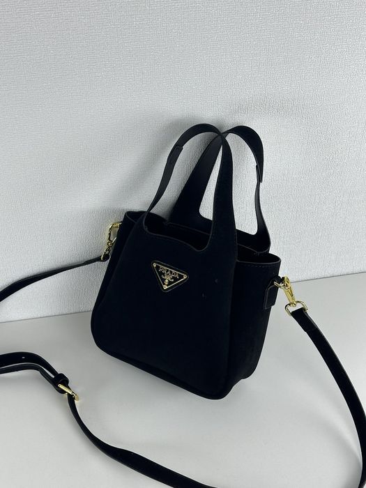 Жіноча сумка Prada