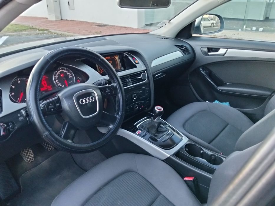 Audi A4 Avant 2.0TDI B8 em estado novo.