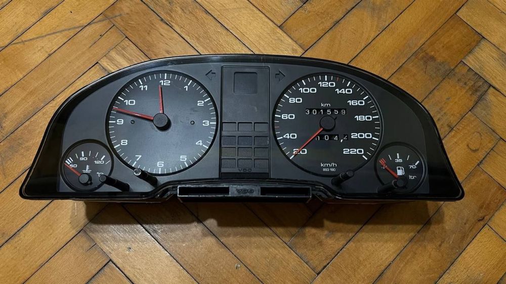 Щиток-приборная панель Audi 80 b3 b4