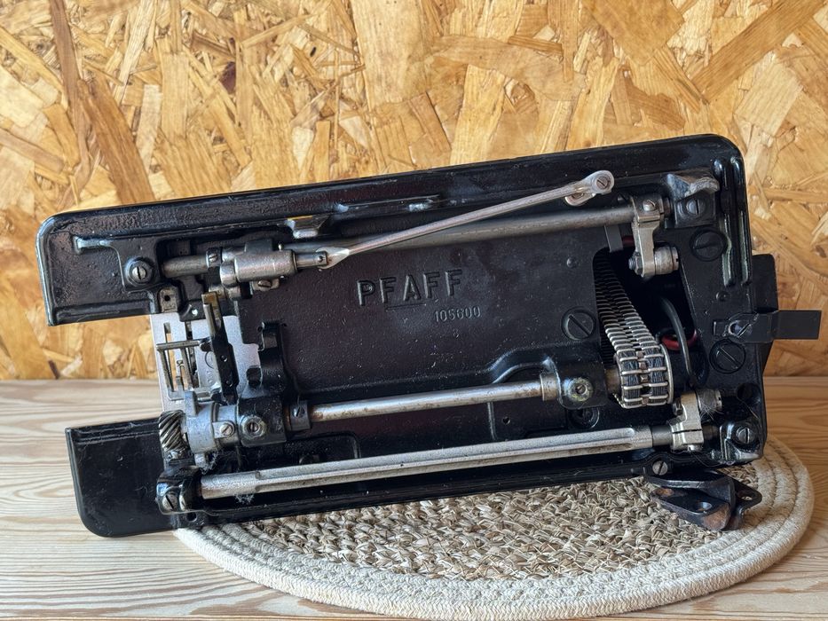 Pfaff 230 Automatic (1955) - Edição Limitada de Luxo com Decalques Dourados