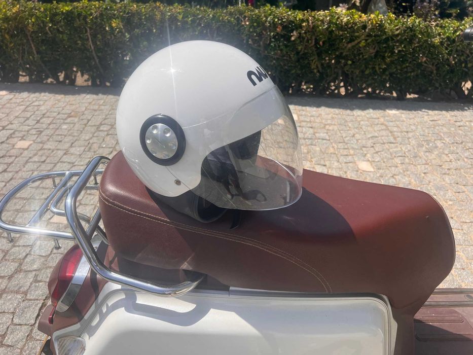 Scooter ZAHARA. Marca: KEEWY. Modelo: B76. A Gasolina. 2019