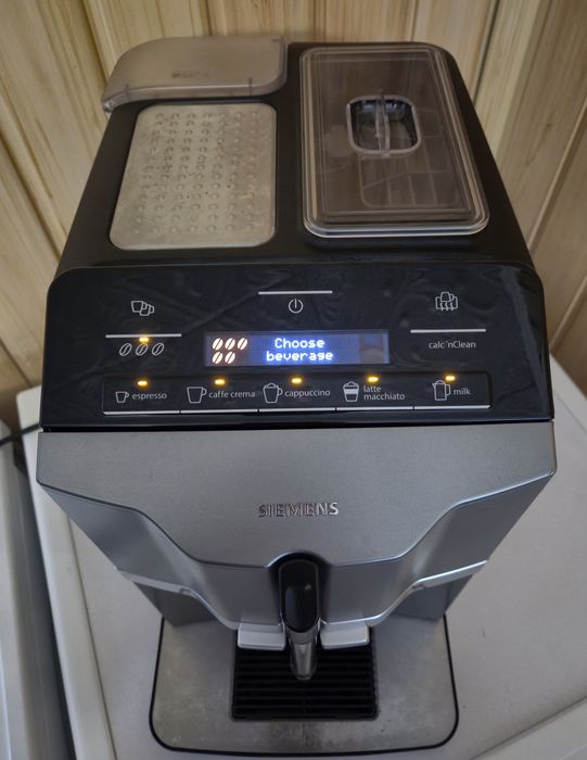 Siemens EQ.3 s300 автоматична кавомашина