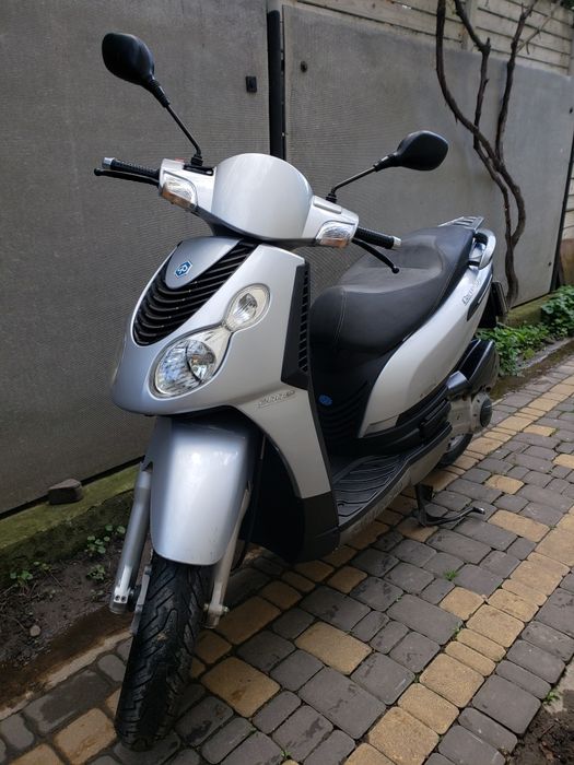Скутер Piaggio Carnaby 200 Sh