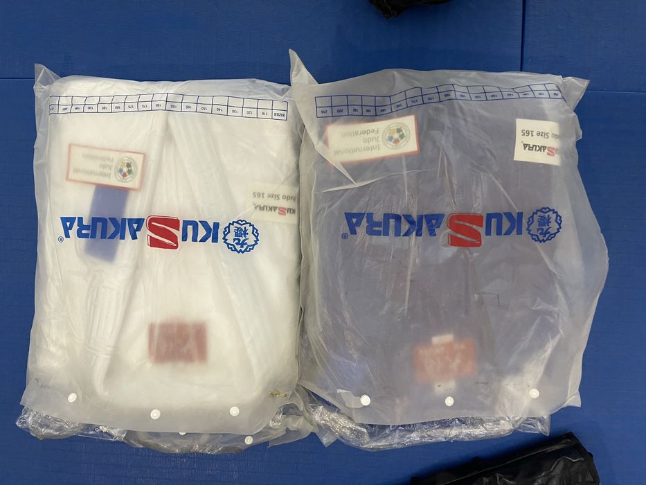 Fatos de judo brancos e azuis Aprovados (várias marcas)