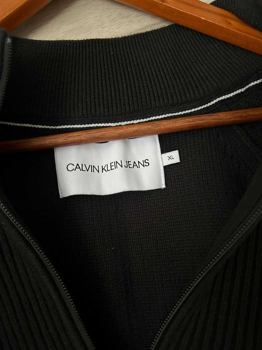 Czarny sweter Calvin Klein