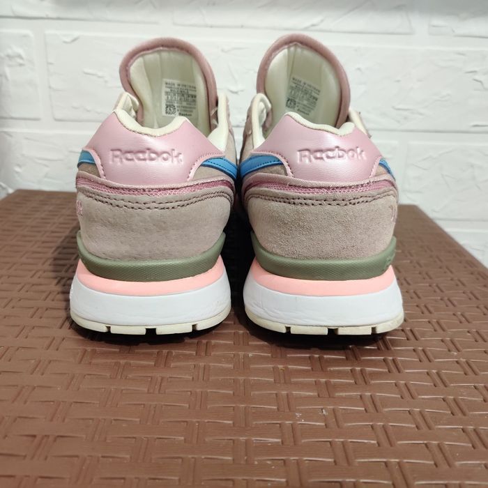 Продам женские кроссовки Reebok