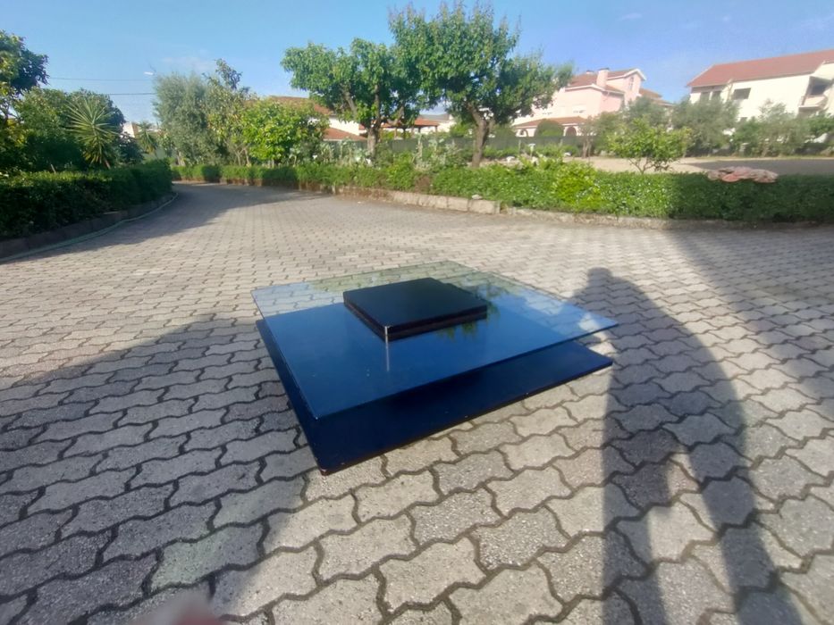 Mesa de centro com tampo em vidro