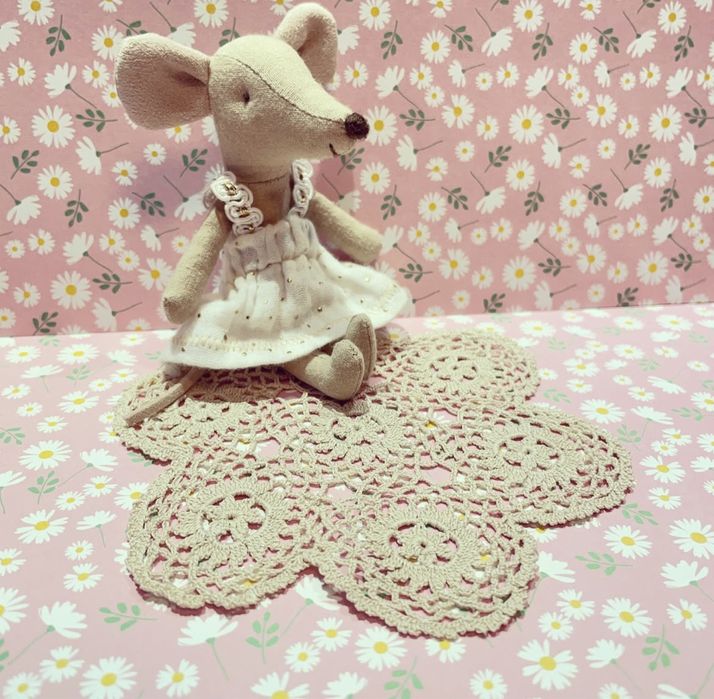 Szydełkowy beżowy dywanik dla myszek maileg barbie do domku handmade