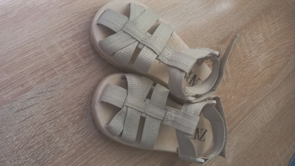 Босоножки ZARA  р.24