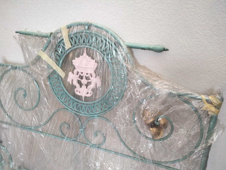 Cama em ferro + colchão + estrado