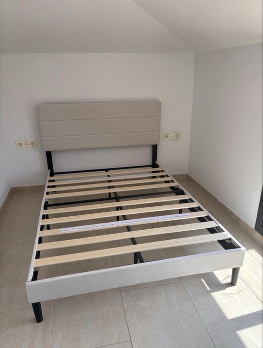 Cama de Casal Estofada com Cabeceira - 135x190 cm