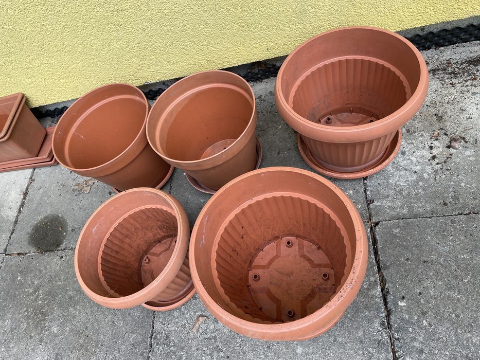 Donice ogrodowe doniczki plastikowe 5 szt i podstawki