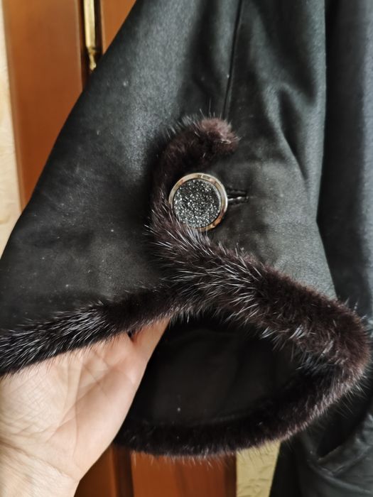 Продам шкіряну жіночу куртку