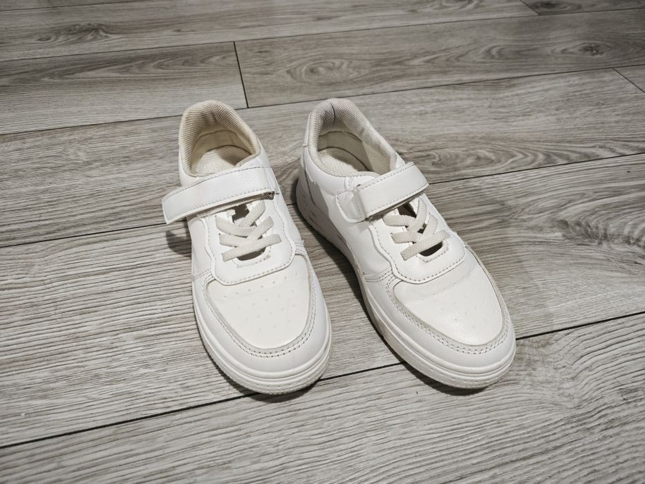 Białe adidaski chłopięce