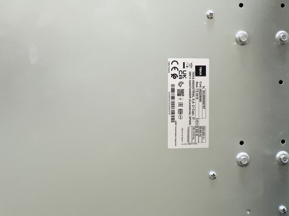 Placa vitrocerâmica TEKA 60 cm com 4 zonas cozinhado
