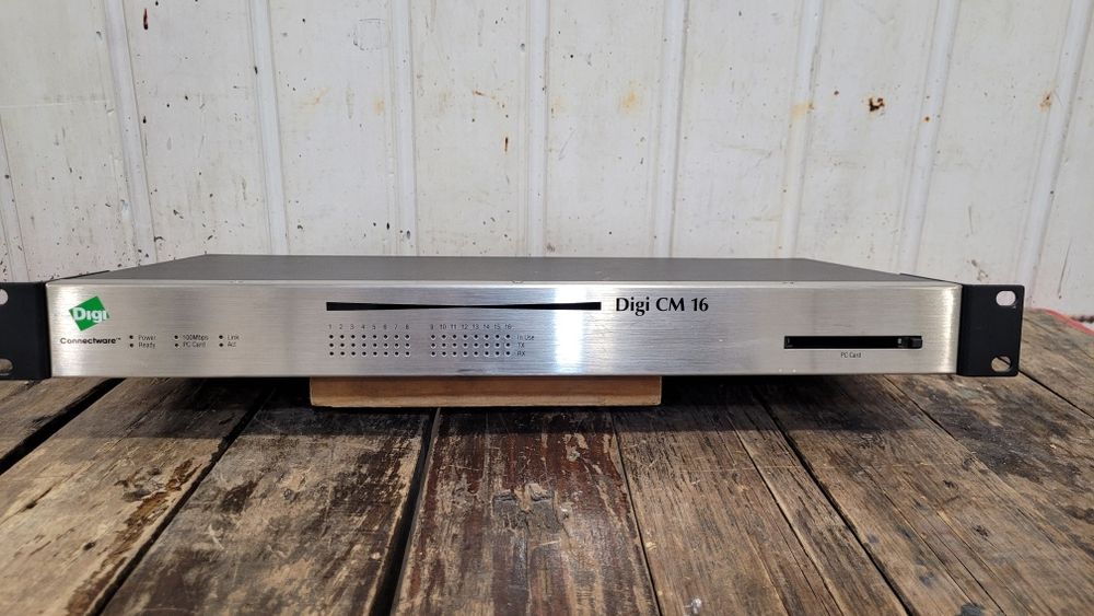 Консольный сервер Digi CM-16.